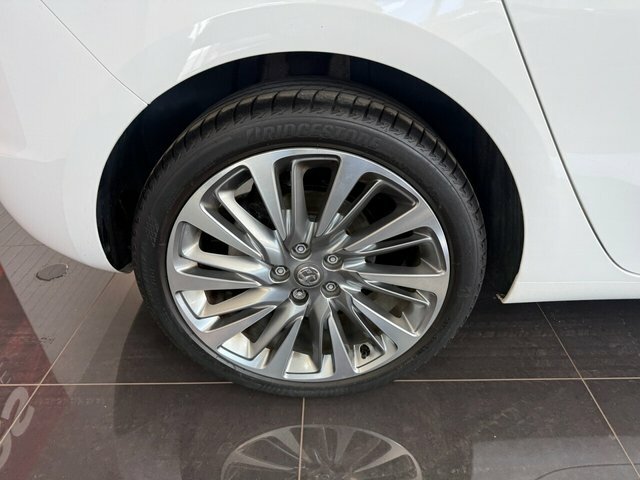 Vauxhall Astra Hatchback White #2