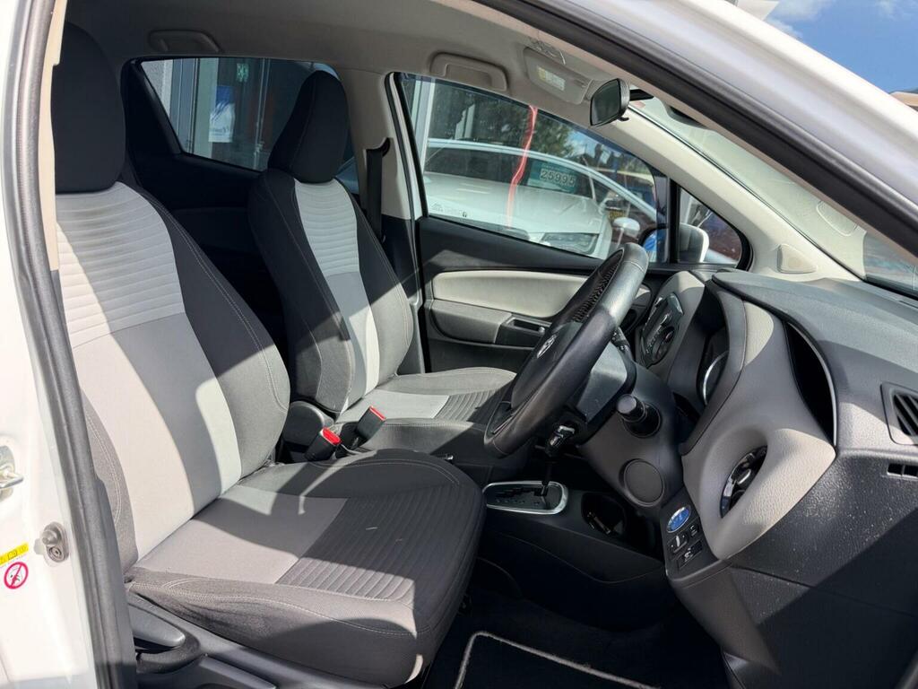 Toyota Yaris 1.5 Vvt-h Icon Tech E-cvt Euro 6 Ss White #3