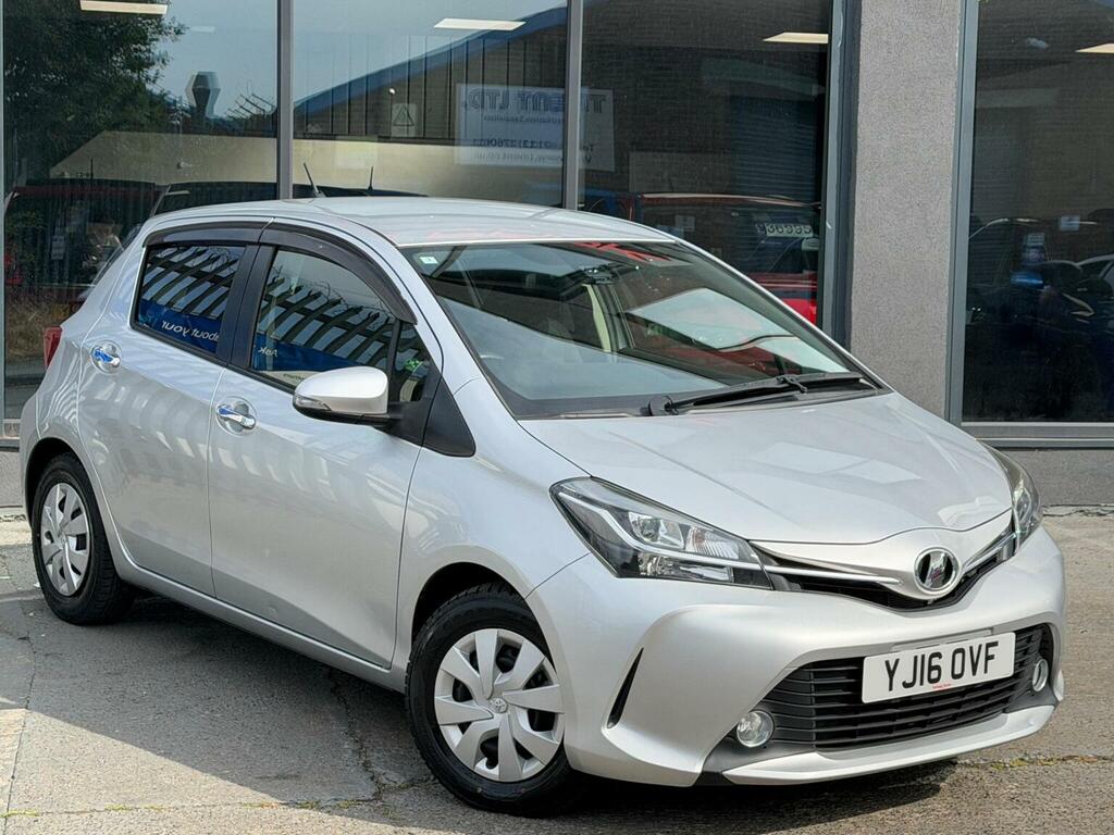 Toyota Yaris Hatchback 1.33 Dual Vvt-i Icon Multidrive S Euro 6 Silver #2
