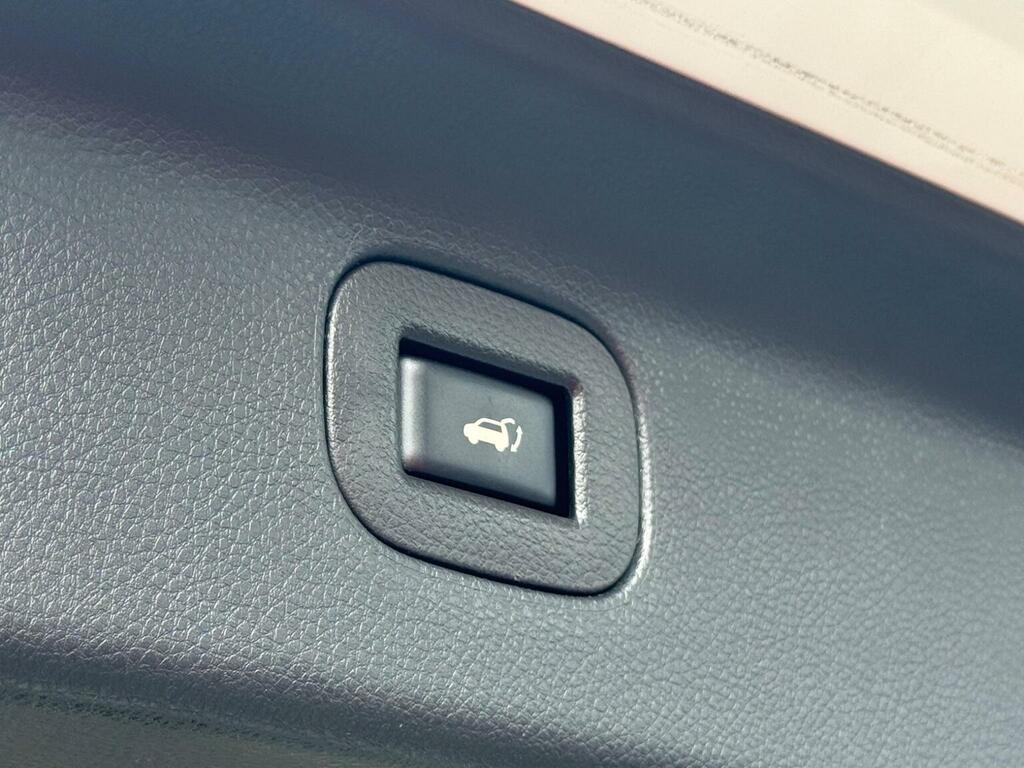 Nissan Elgrand 2.5 Highway Star Premium White #41