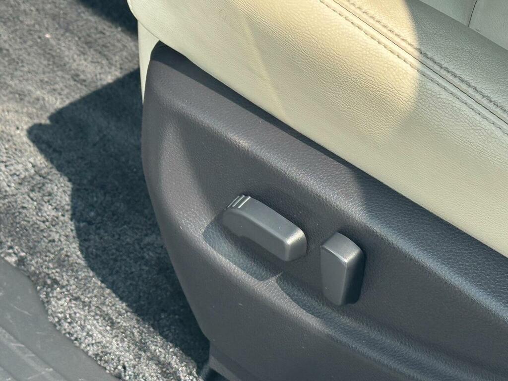Nissan Elgrand 2.5 Highway Star Premium White #14