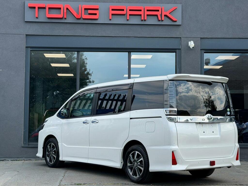 Toyota Voxy Mpv 2.0 Zs Kirameki II 202171 TEMP104 White #5