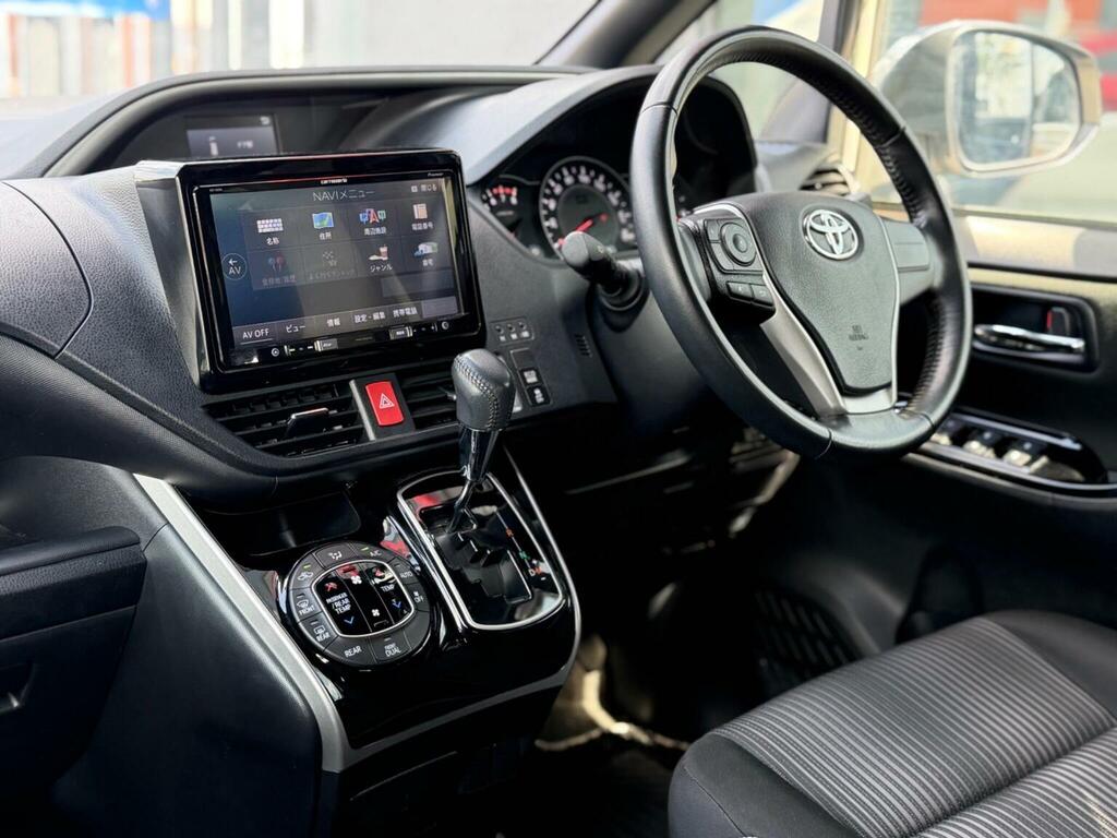 Toyota Voxy Mpv 2.0 Zs Kirameki II 202171 TEMP104 White #3
