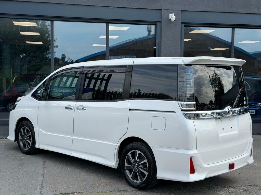 Toyota Voxy Mpv 2.0 Zs Kirameki II 202171 TEMP104 White #6