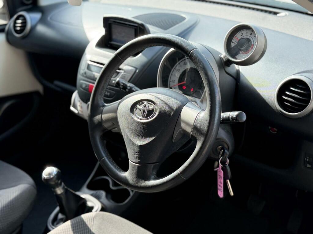 Toyota Aygo 1.0 Vvt-i Mode Euro 5 White #3