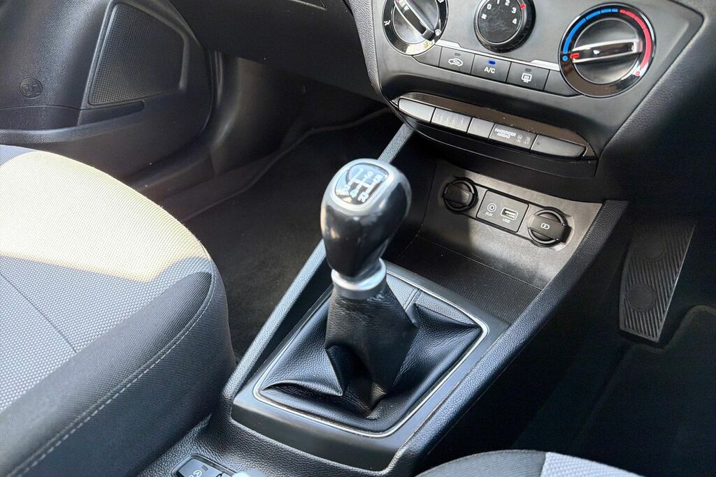 Hyundai I20 I20 Play Mpi White #19