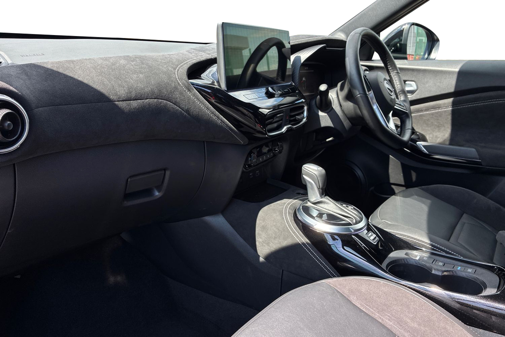 Nissan Juke 1.6 Tekna Plus Suv Hybrid OE25MGX Red #2
