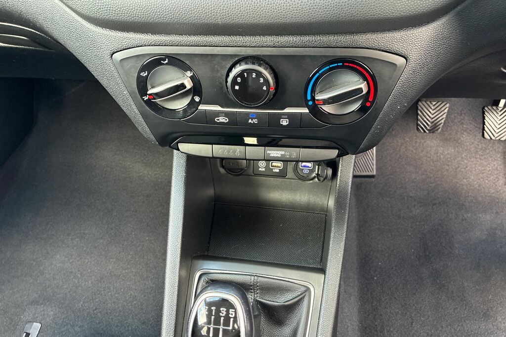 Hyundai I20 1.2 Play Hatchback Euro 6 Ss White #18