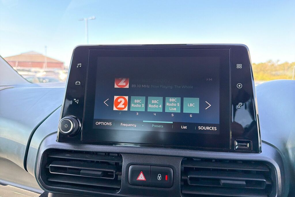 Citroen e-Berlingo 50Kwh Feel XL Mpv 7.4Kw Charger #17