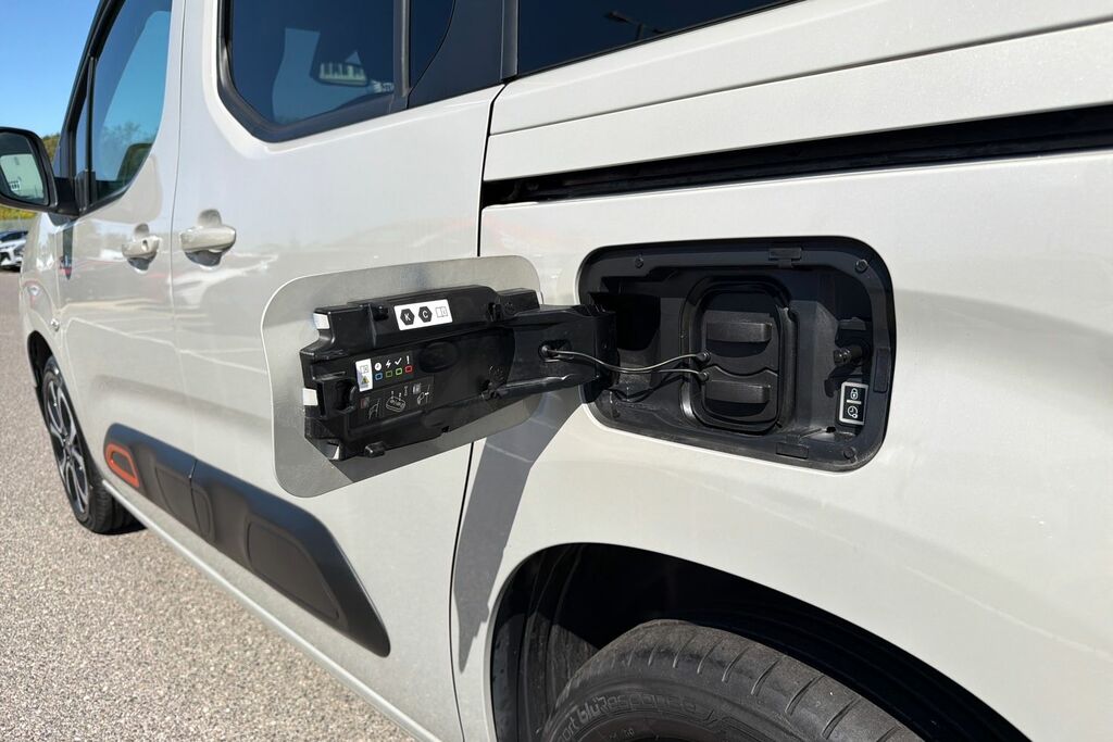 Citroen e-Berlingo 50Kwh Feel XL Mpv 7.4Kw Charger #24