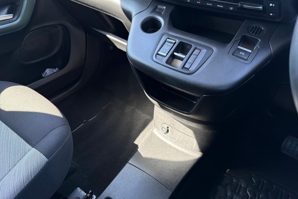 Citroen e-Berlingo 50Kwh Feel XL Mpv 7.4Kw Charger #19