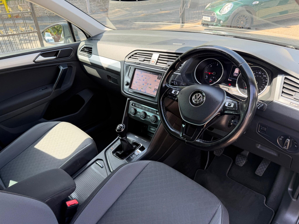 Volkswagen Tiguan 2.0 Tdi Bluemotion Tech Se Navigation Euro 6 Ss #3