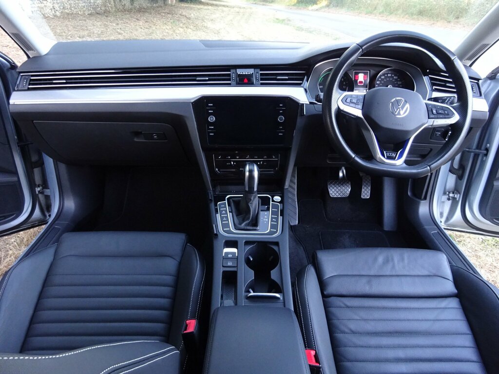 Volkswagen Passat 1.4 Tsi 13Kwh Gte Estate Plug-in Hybrid Silver #3
