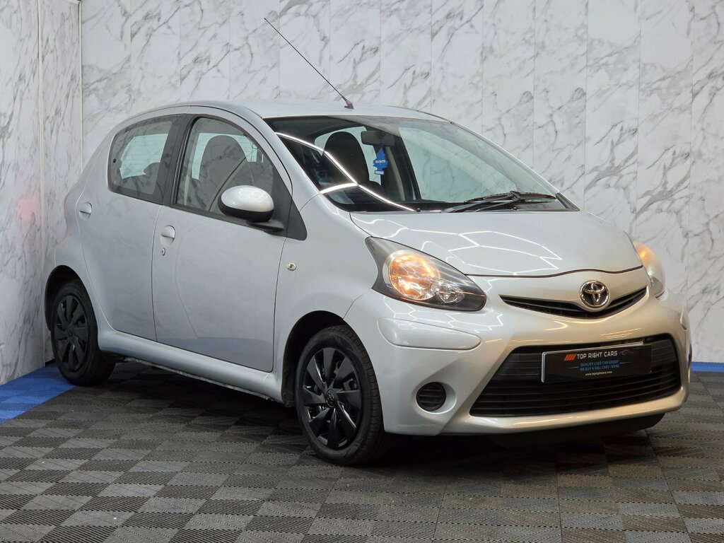 Toyota Aygo 1.0 Vvt-i Ice Hatchback 67 Ps Silver