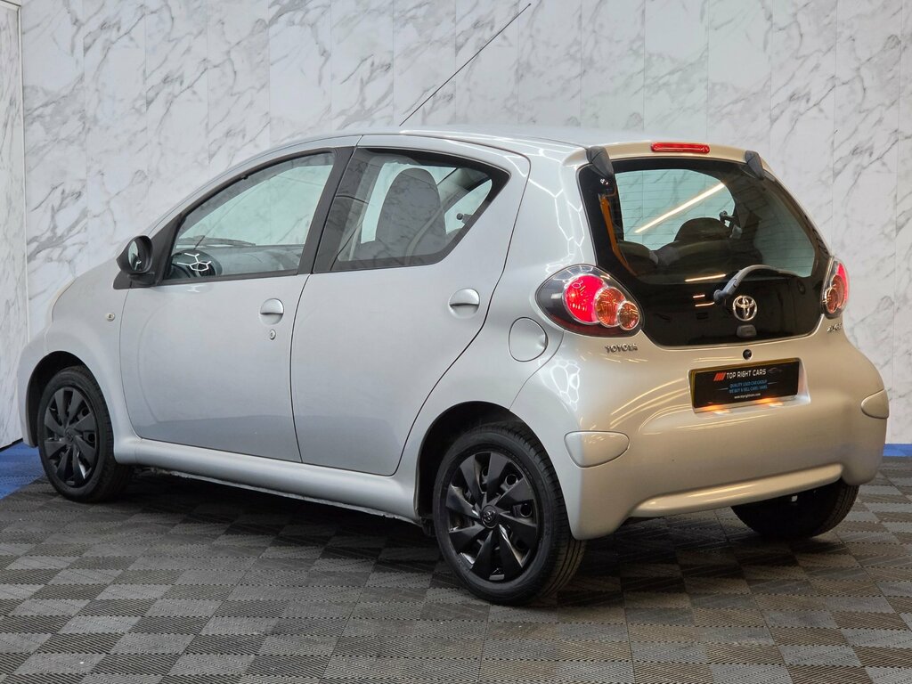 Toyota Aygo 1.0 Vvt-i Ice Hatchback 67 Ps Silver #4