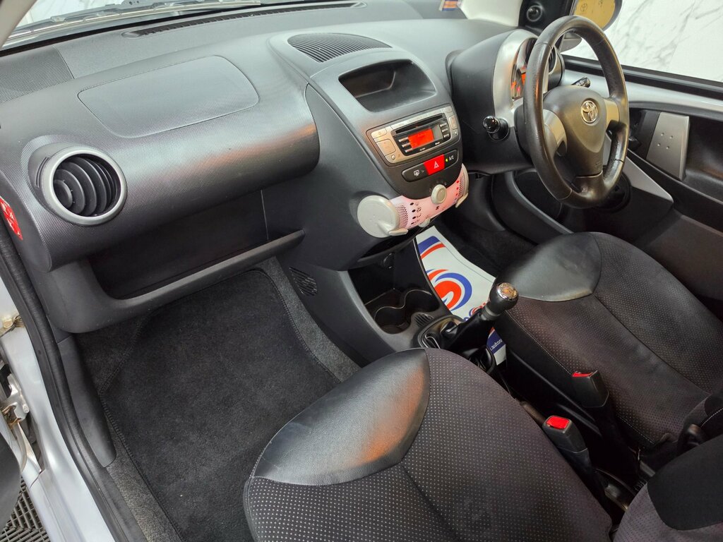 Toyota Aygo Ice White #11