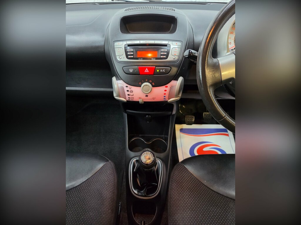 Toyota Aygo Ice White #10
