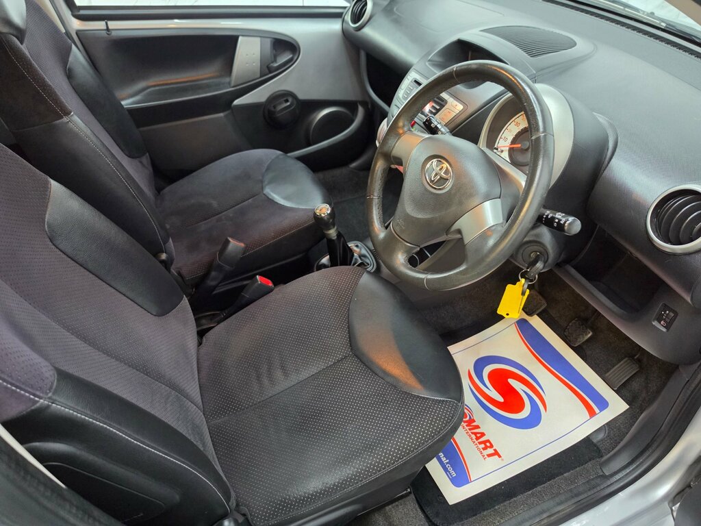 Toyota Aygo Ice White #13