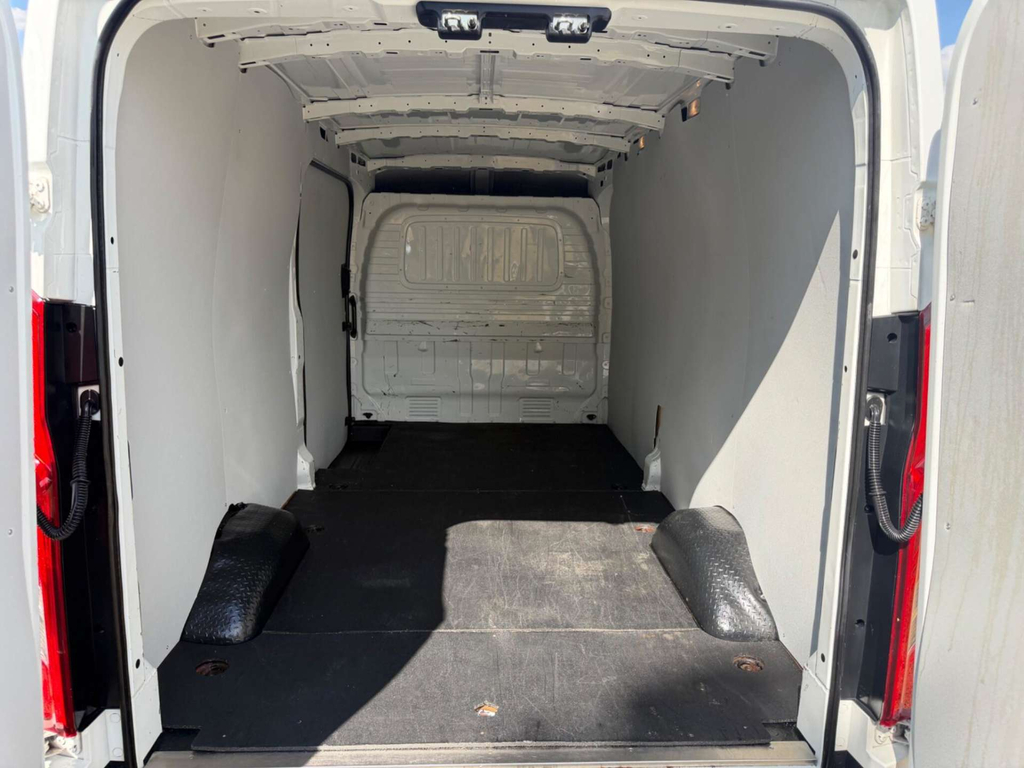 Maxus Deliver 9 Mpv White #16