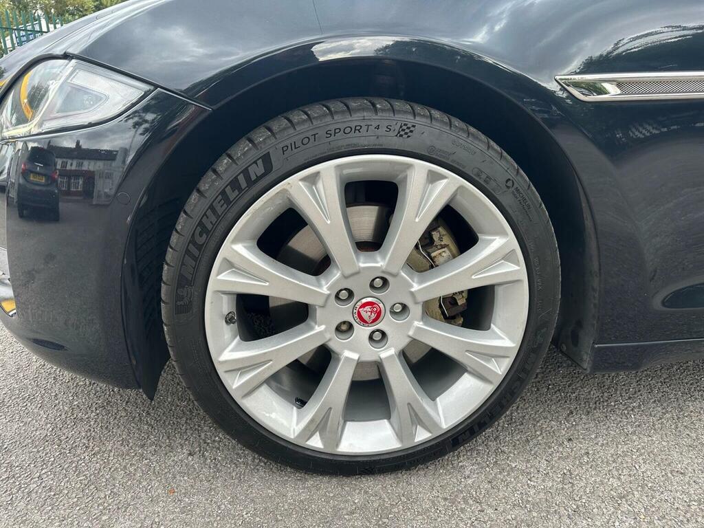 Jaguar XJ 2017 3.0D V6 Portfolio Euro 6 Ss Red #16