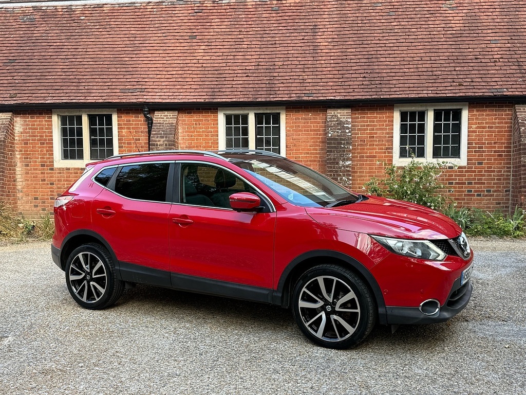 Nissan Qashqai 1.5 Dci Tekna Suv 2Wd Euro 6 S Red #2