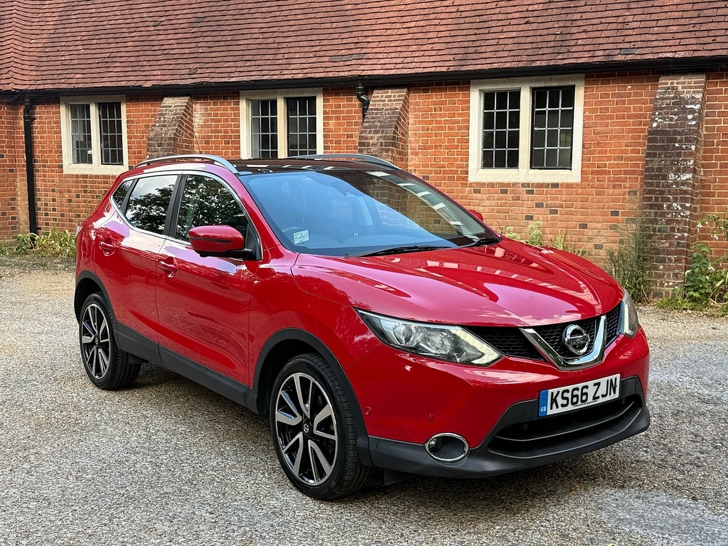 Nissan Qashqai 1.5 Dci Tekna Suv 2Wd Euro 6 S Red #3
