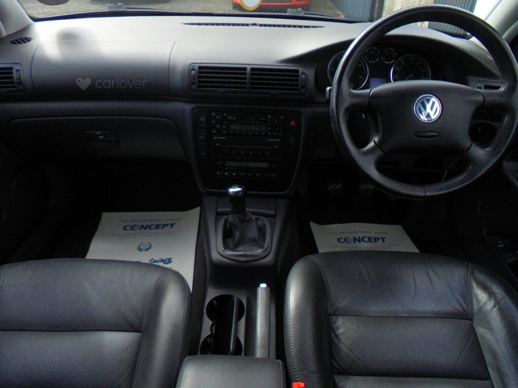 Volkswagen Passat Estate 2.0 Highline 200505 Black #11