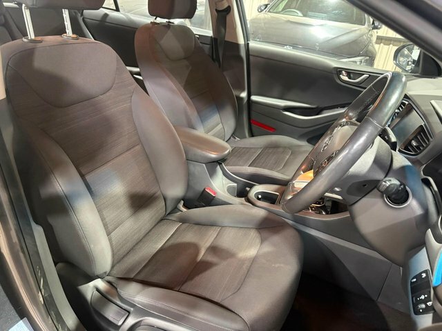 Hyundai Ioniq Se White #14
