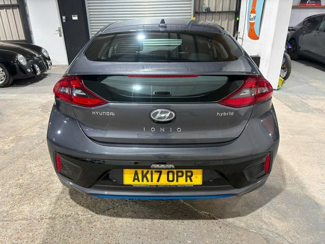 Hyundai Ioniq Se White #7