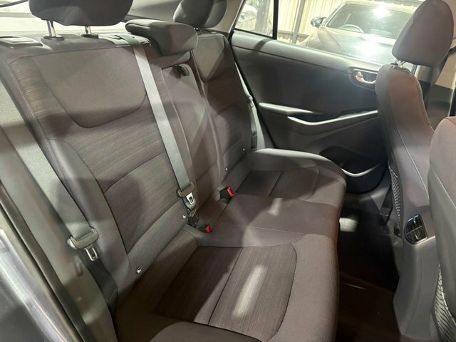 Hyundai Ioniq Se White #11
