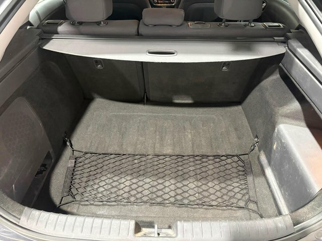 Hyundai Ioniq Se White #10