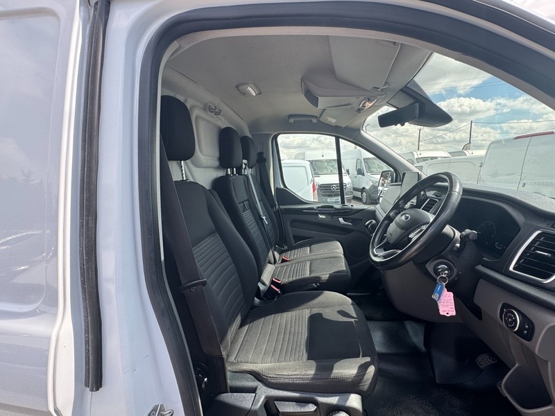 Ford Transit Custom 300 Limited P V White #5