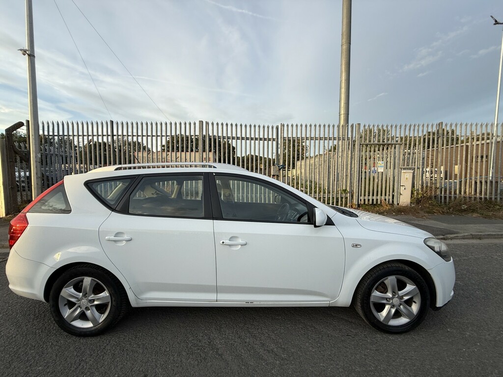 Kia Ceed Estate 1.6 Crdi 2 2012 White #2