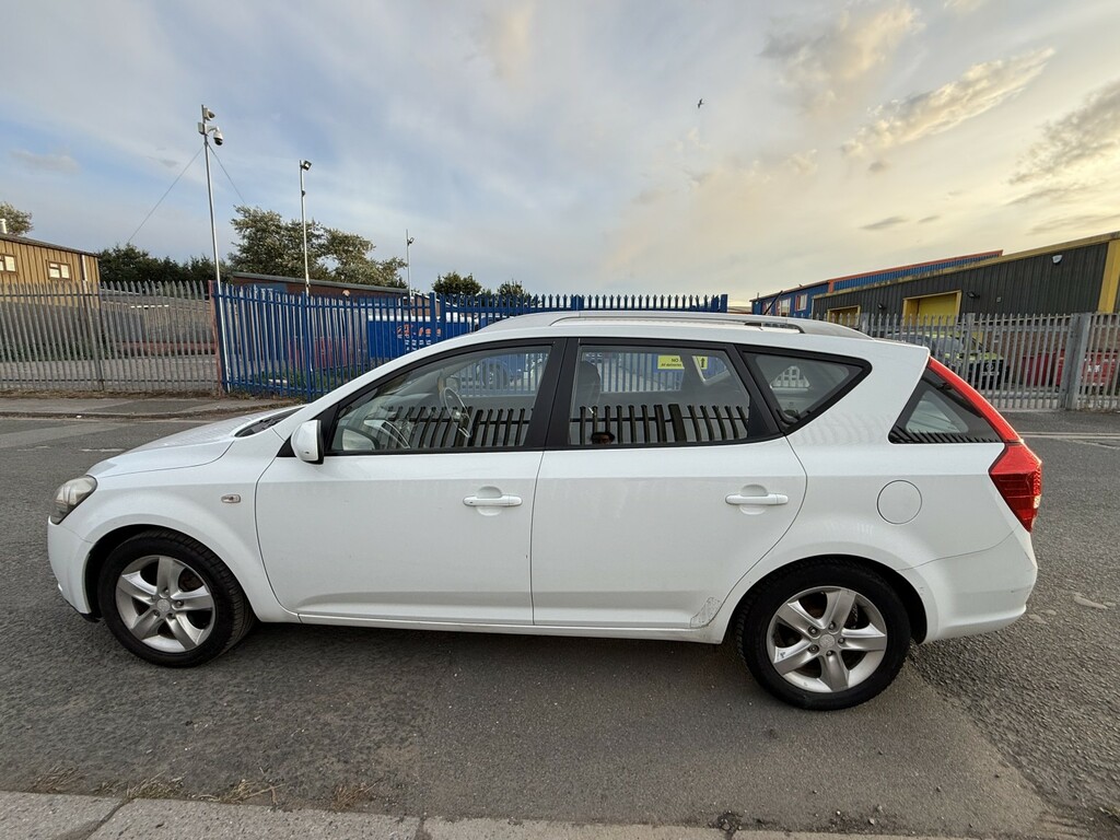 Kia Ceed Estate 1.6 Crdi 2 2012 White #4