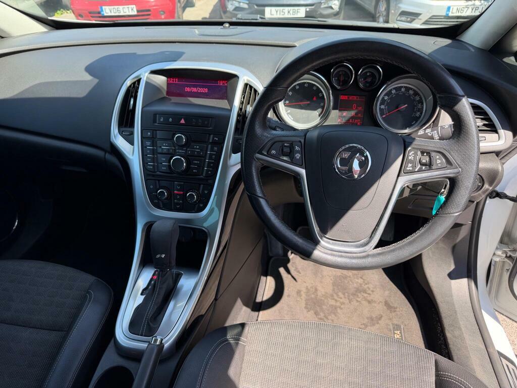Vauxhall Astra GTC 1.4T Sri Euro 5 White #2