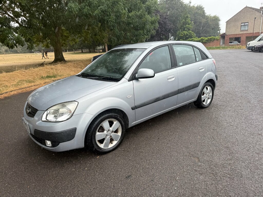Kia RIO 1.4 3 Hatchback 150 Gkm, 95 Bh Silver