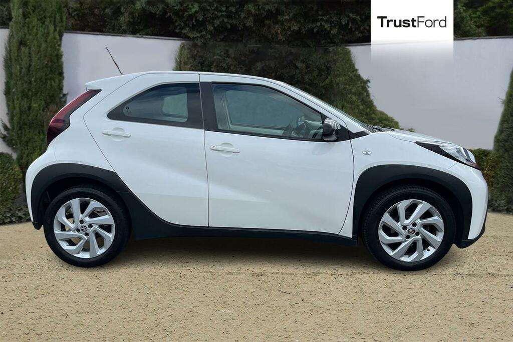 Toyota Aygo X Pure White #3