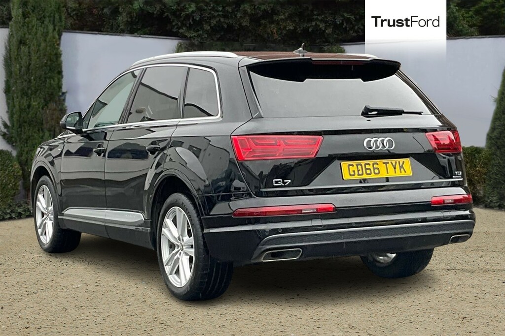 Audi Q7 S Line Black #2