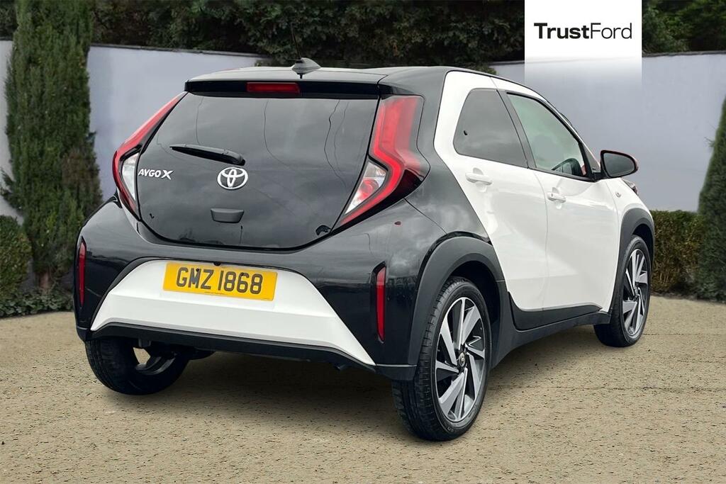 Toyota Aygo X Edge White #4