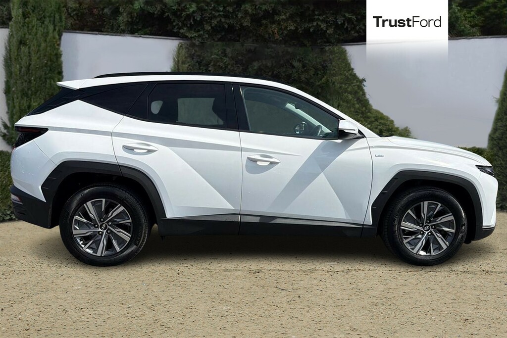 Hyundai Tucson Se Connect White #3