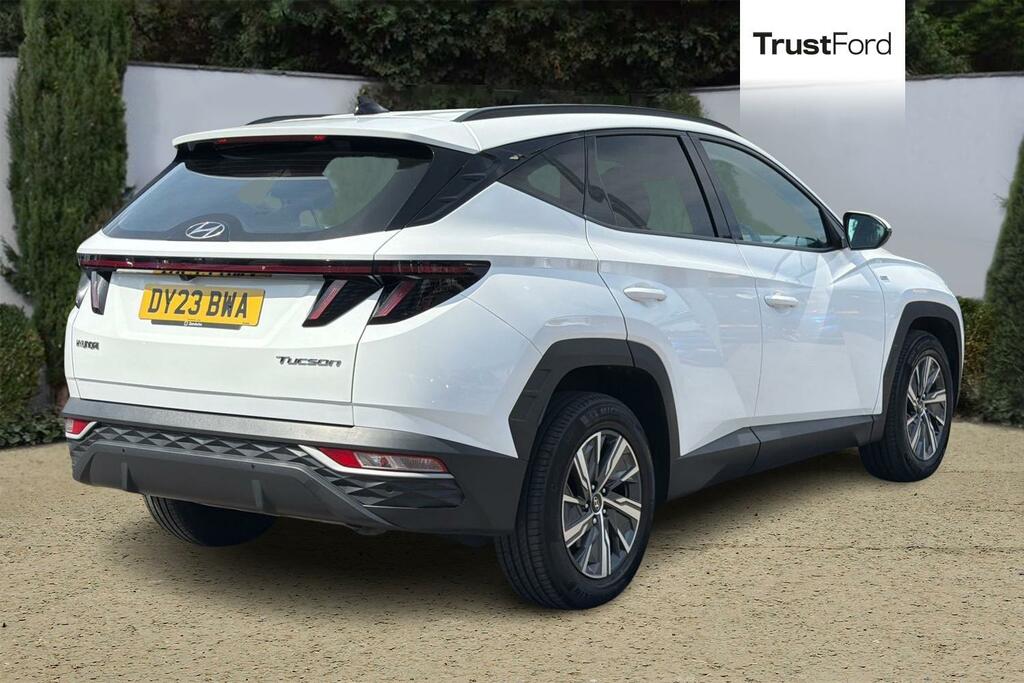 Hyundai Tucson Se Connect White #4