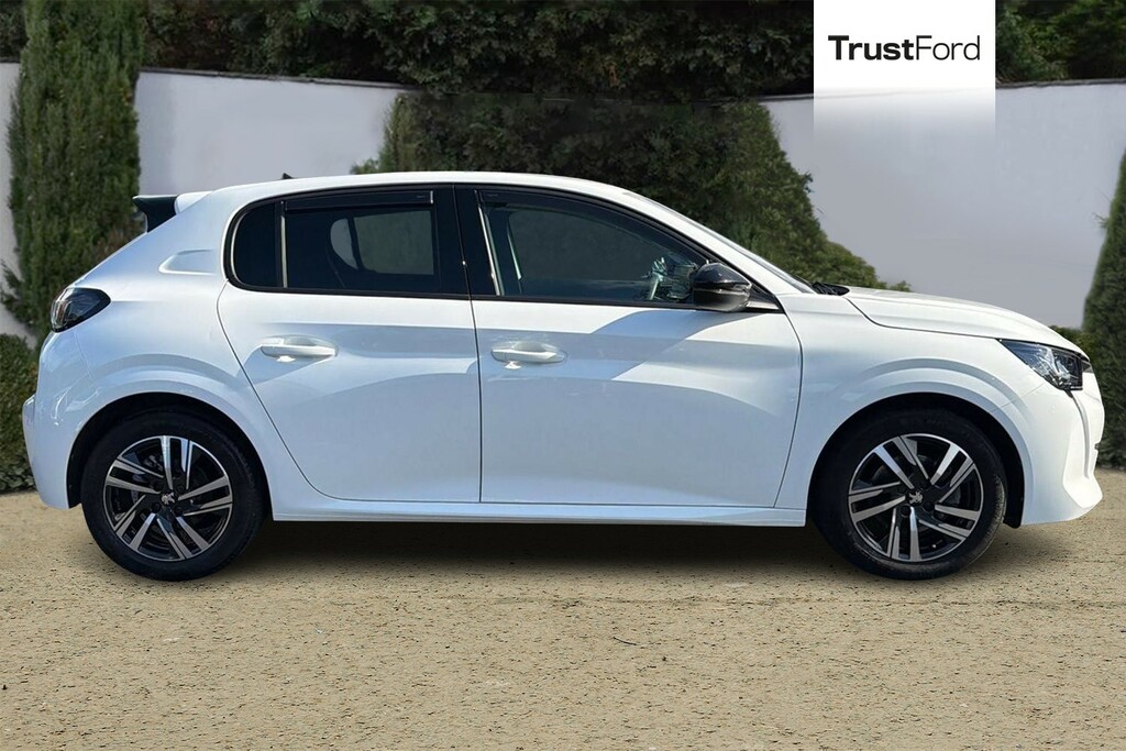 Peugeot 208 Allure Premium White #3