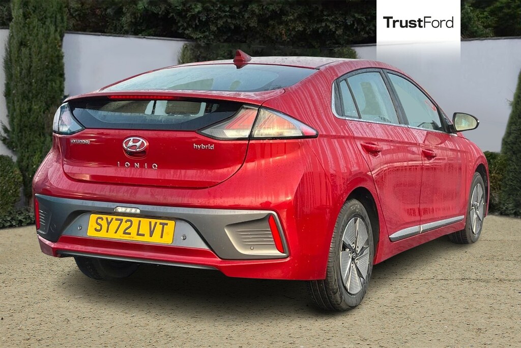 Hyundai Ioniq Premium Red #4