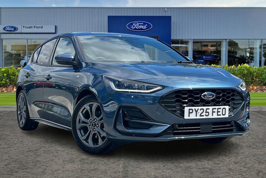 Ford Focus St-line X Edition 1.0L Ecoboost 125Ps Mhev Red #1