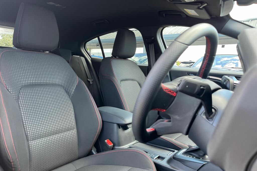 Ford Focus St-line X Edition 1.0L Ecoboost 125Ps Mhev Red #17