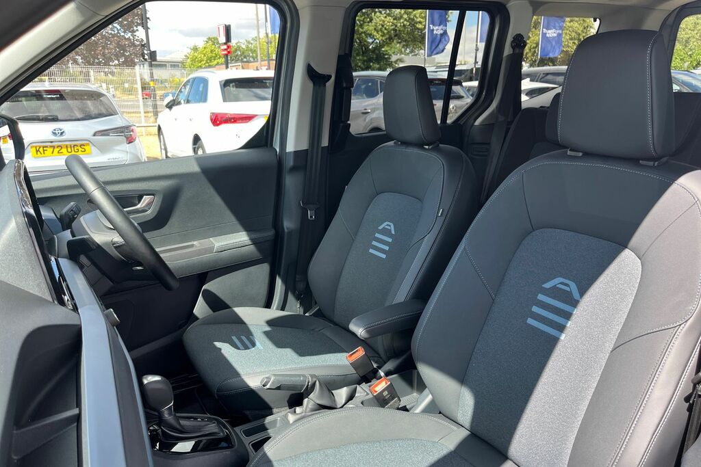Ford Tourneo Courier 100Kw Titanium 43Kwh 2025 Silver #19