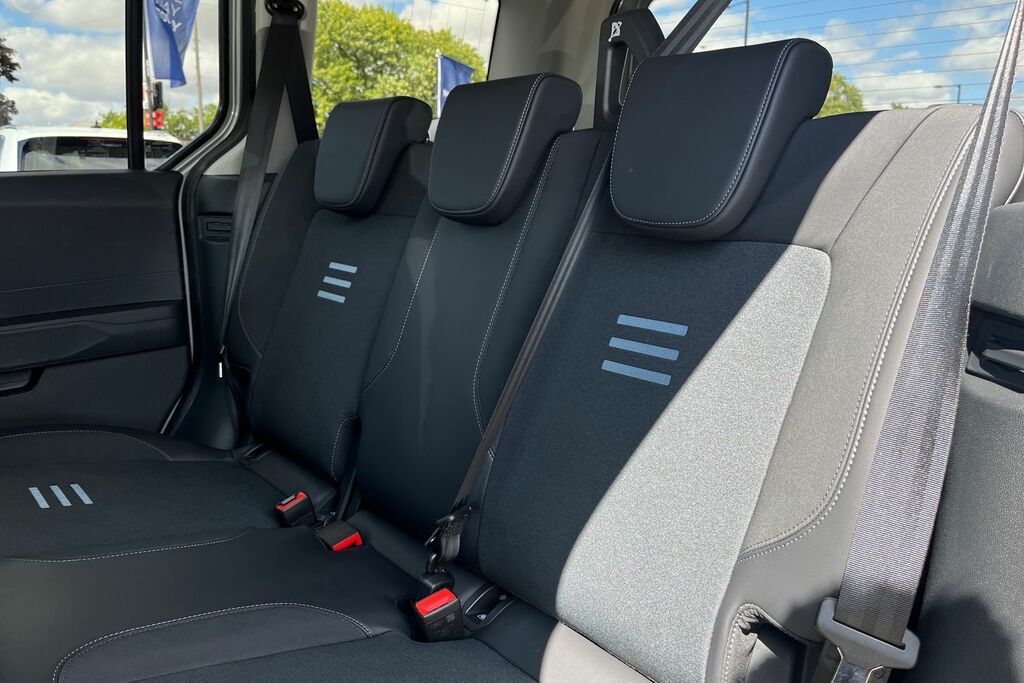 Ford Tourneo Courier 100Kw Titanium 43Kwh 2025 Silver #20