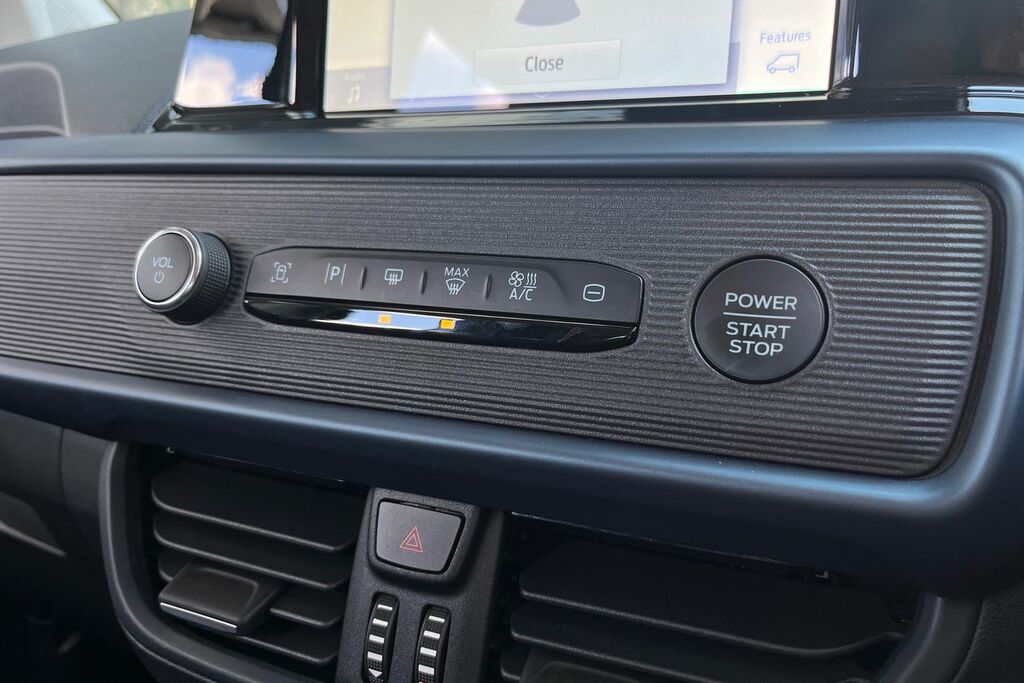Ford Tourneo Courier 100Kw Titanium 43Kwh 2025 Silver #32