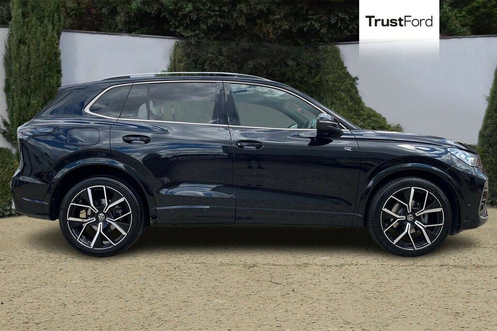 Volkswagen Tiguan 1.5 Etsi Mhev R-line Launch Edition Suv Black #3