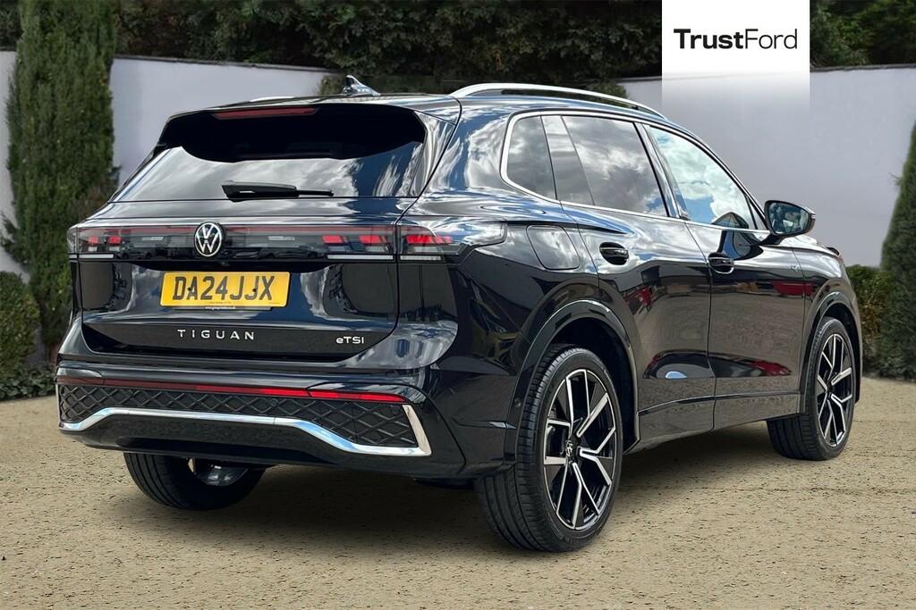 Volkswagen Tiguan 1.5 Etsi Mhev R-line Launch Edition Suv Black #4